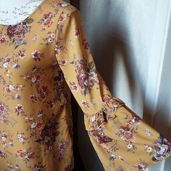 Floral Blouse Polyester spandex - Picture 4 of 8